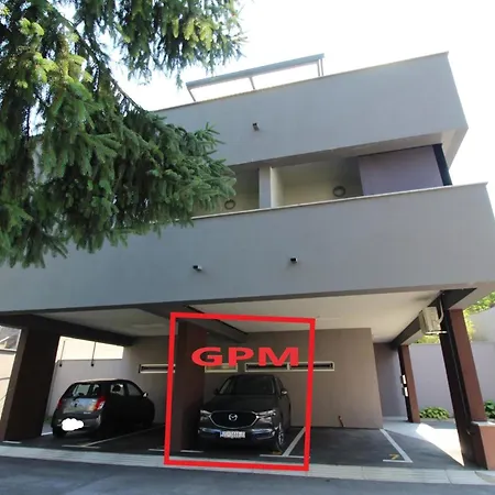 Penthouse Sanchi-bossa With Parking Zagreb